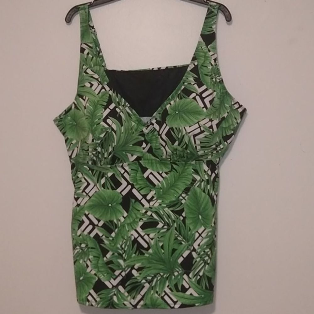 Swimsuits For All Tropical Swimwear NWT Top Only
